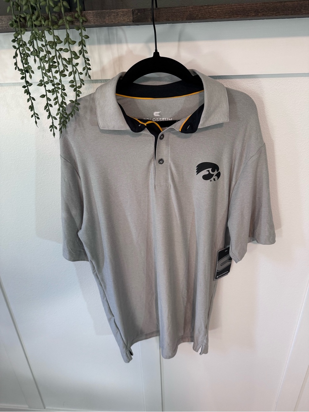 NEW Colosseum Men's Gray Polo with Iowa Hawkeyes Logo